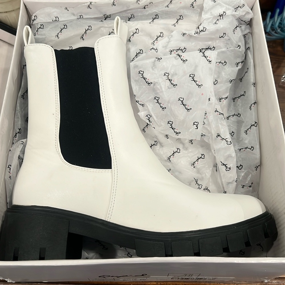 White Qupid Boots. Size 9